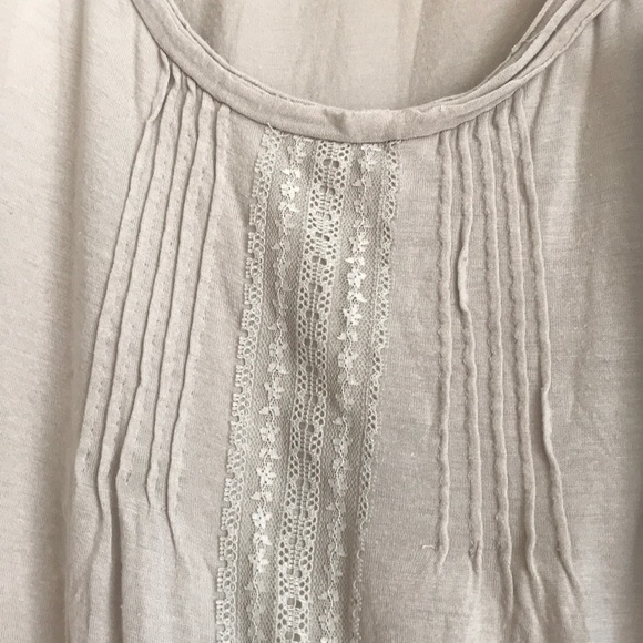 2 Tank tops - Picture 4 of 5